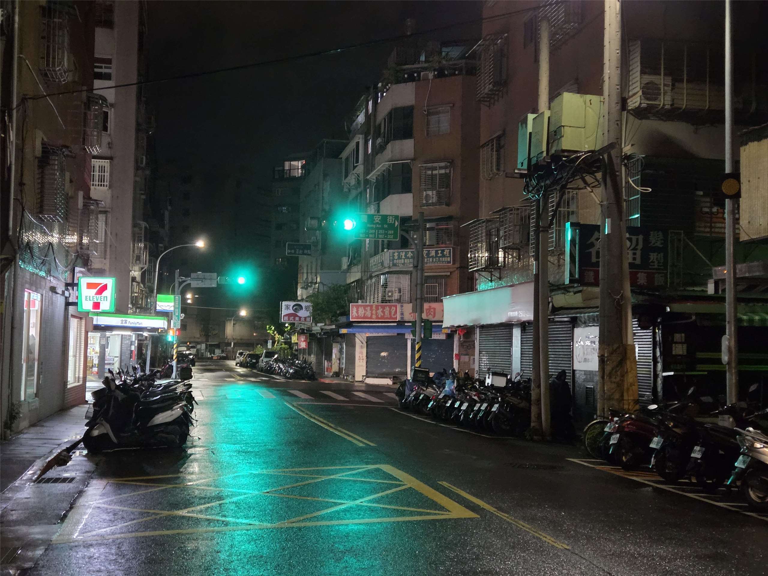 The same alley as featured in Strange Frequencies, just a short distance from where we watched the movie! (Photo: Amanda Stephens)