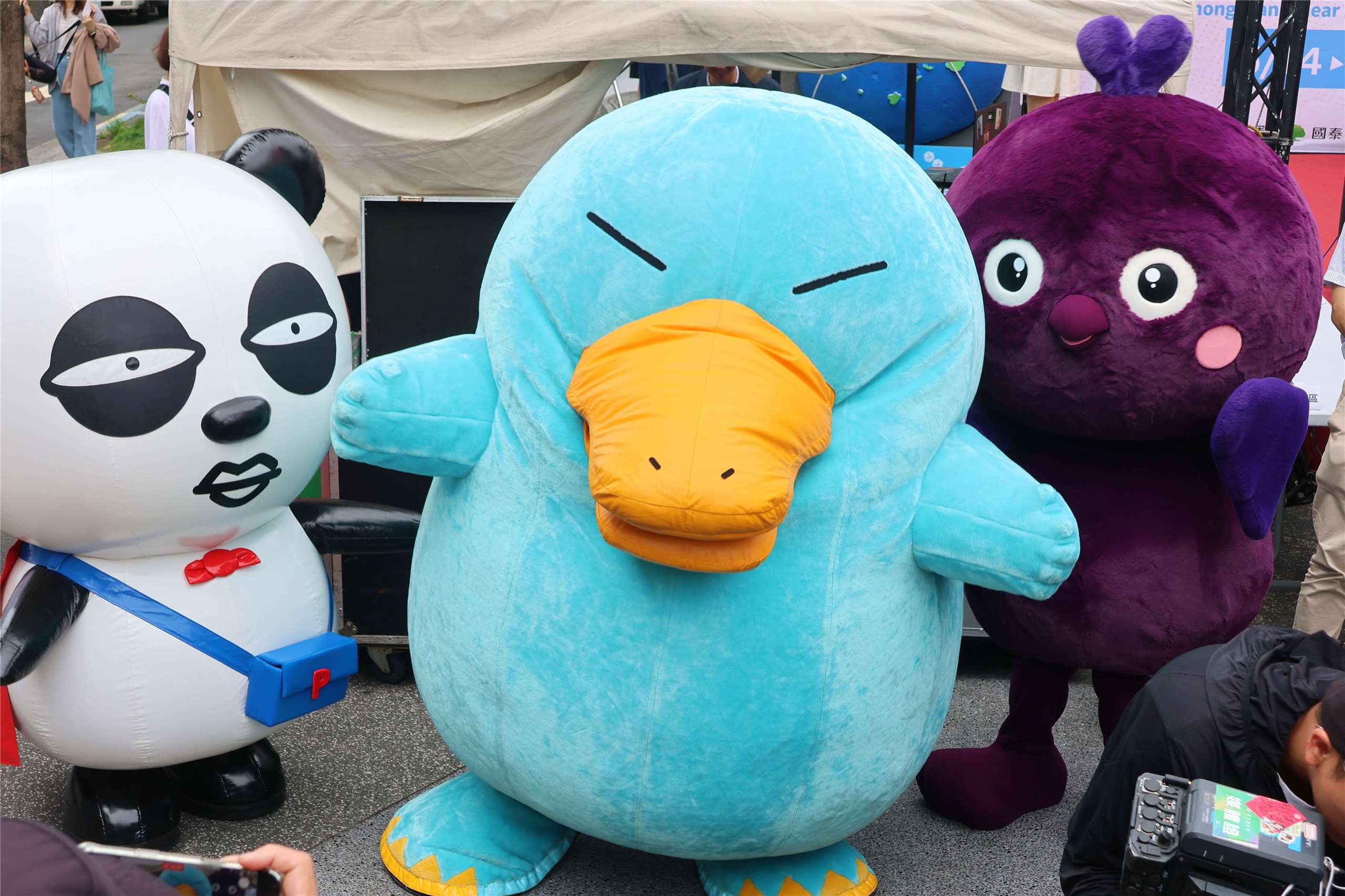 Colorful mascots frolic at the “Taipei Xinzhongshan Linear Park Food and Travel Festival” in Taipei on May 15, 2026. (Rti Photo/James Thompson)