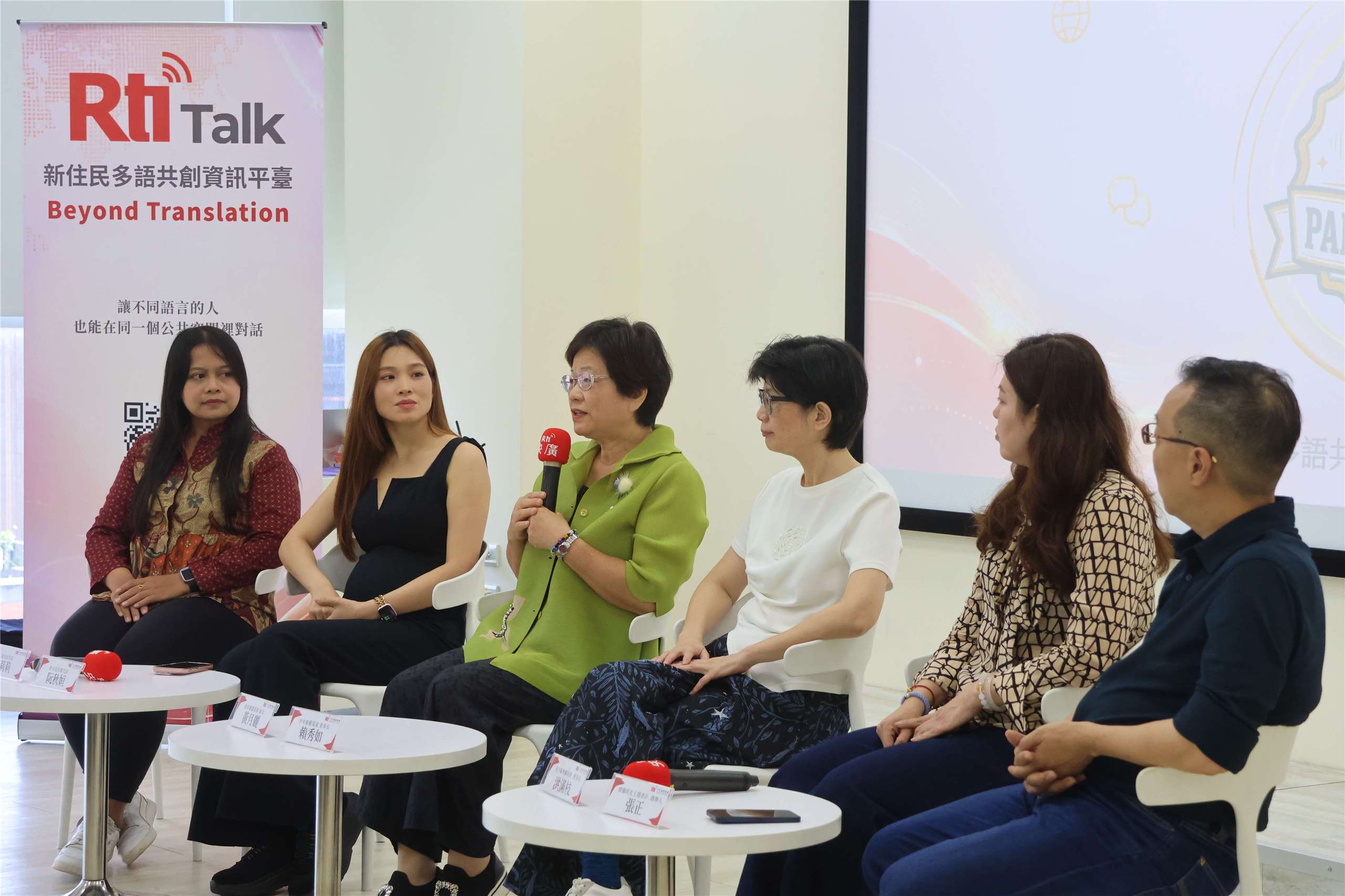 Taiwan National Education Radio Director Huang Yue-li, third from left, speaks at RtiTalk’s launch in Taipei on Wednesday, July 29. (Rti Photo/James Thompson)
