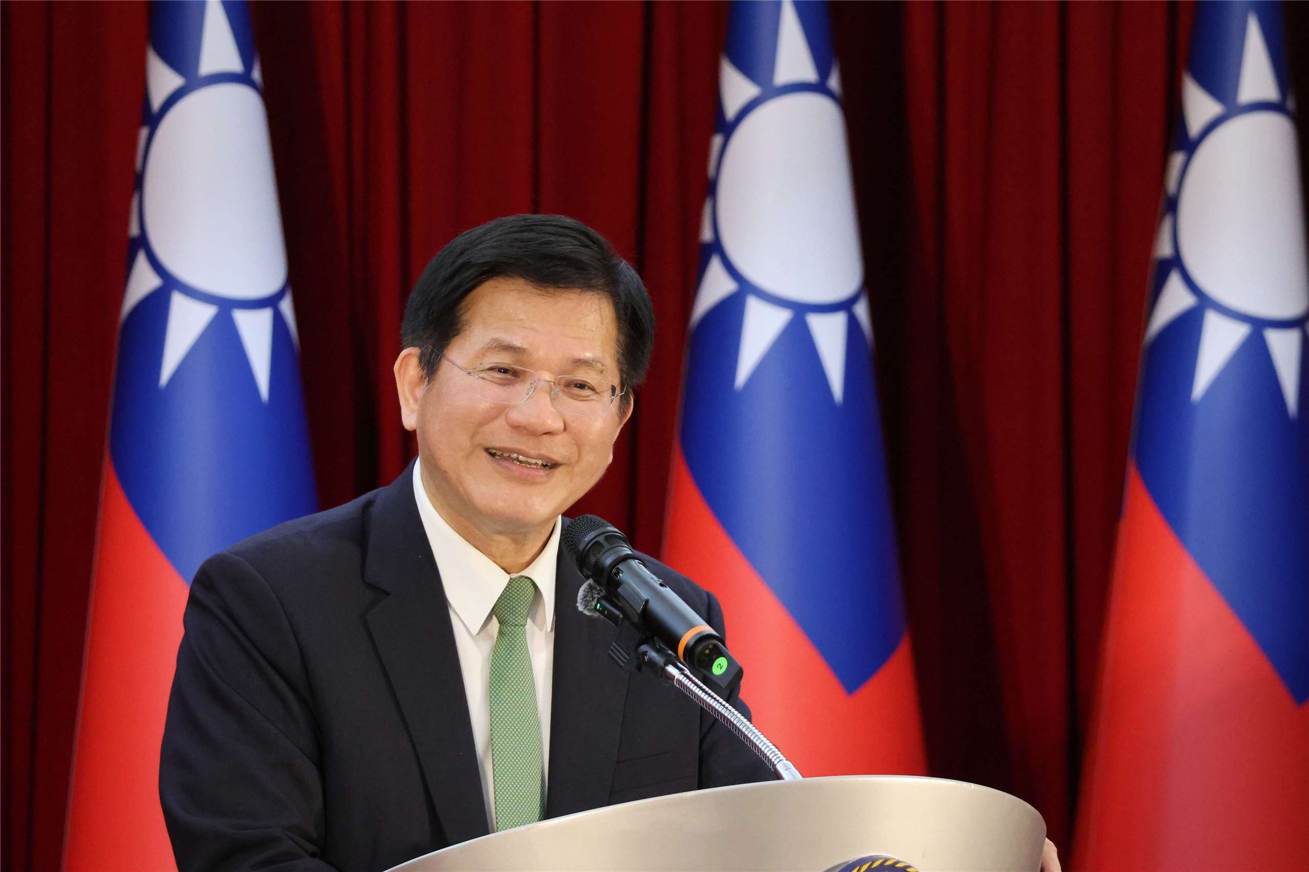 Foreign Minister Lin Chia-lung speaks at a send-off ceremony for the 2026 International Youth Ambassadors Exchange Program and Taiwan ICDF Campus Ambassadors in Taipei on August 12, 2026. (Rti Photo/James Thompson)