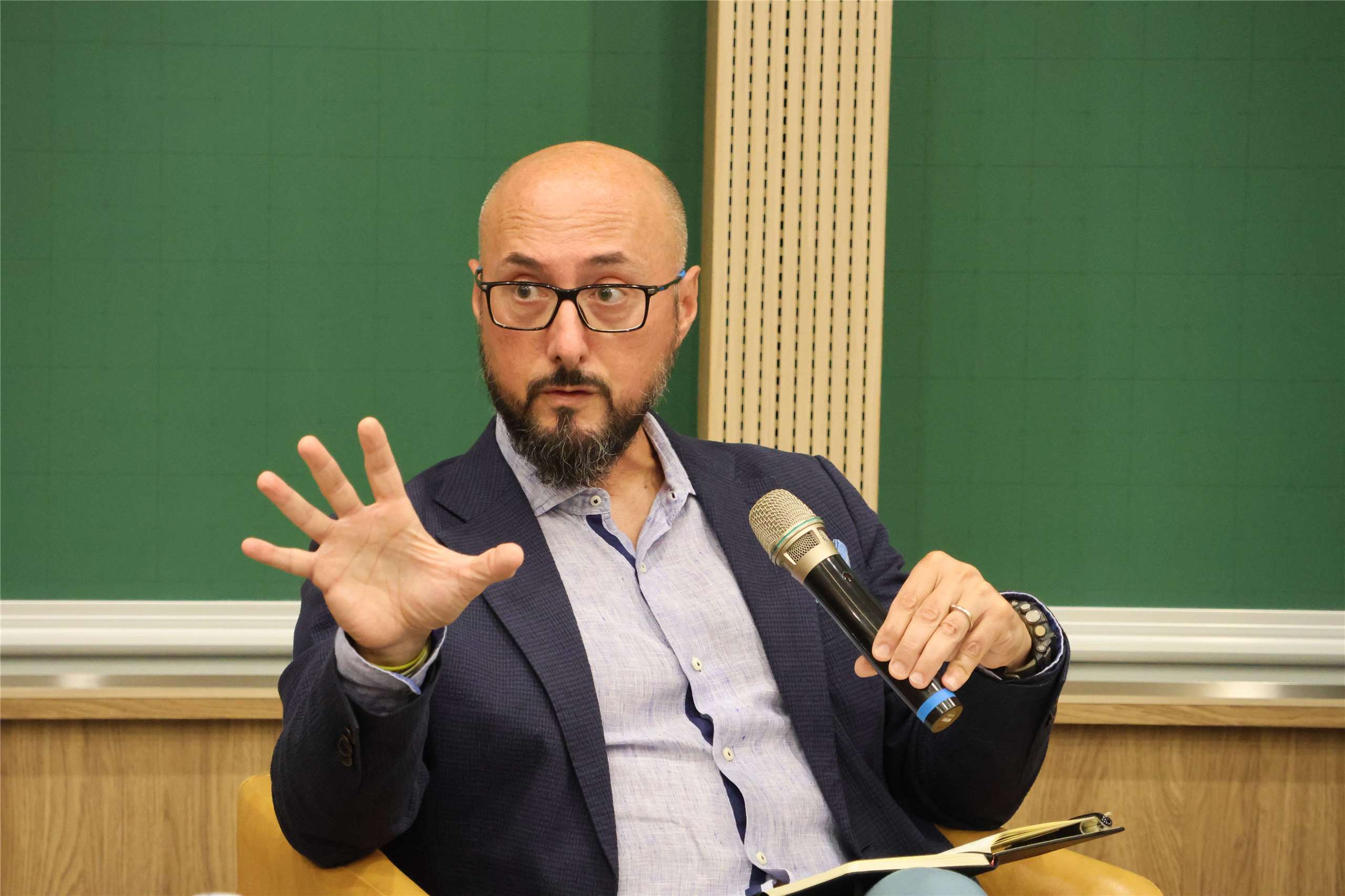 Alessio Patalano speaks at a Taiwan Foreign Correspondents’ Club discussion in Taipei on September 8, 2026. (Rti Photo/James Thompson)