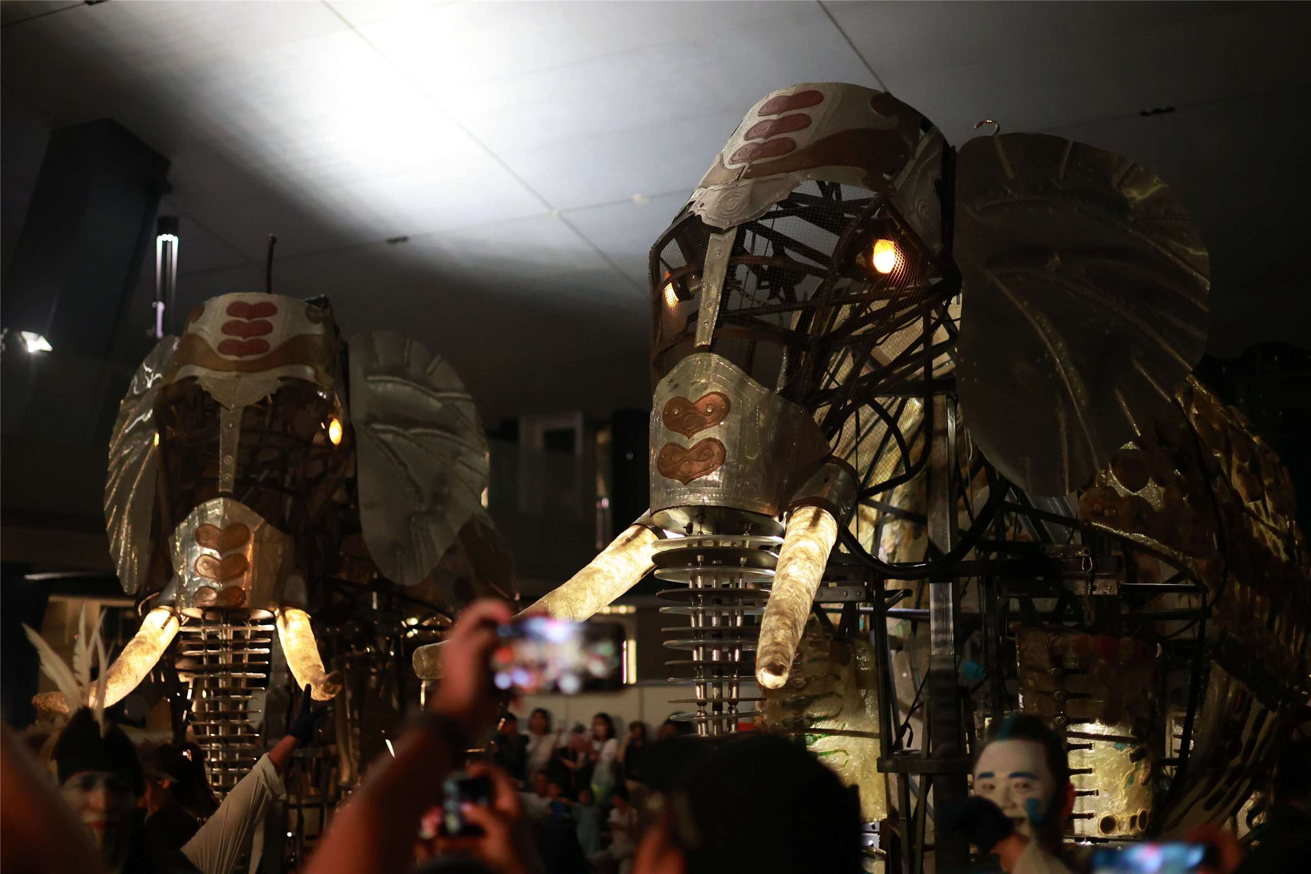 Two of the giant mechanical elephants featured in Compagnie Oposito’s “The Elephants Are Coming” appear at the Taipei Performing Arts Center on September 6, 2026. (Rti Photo/James Thompson)