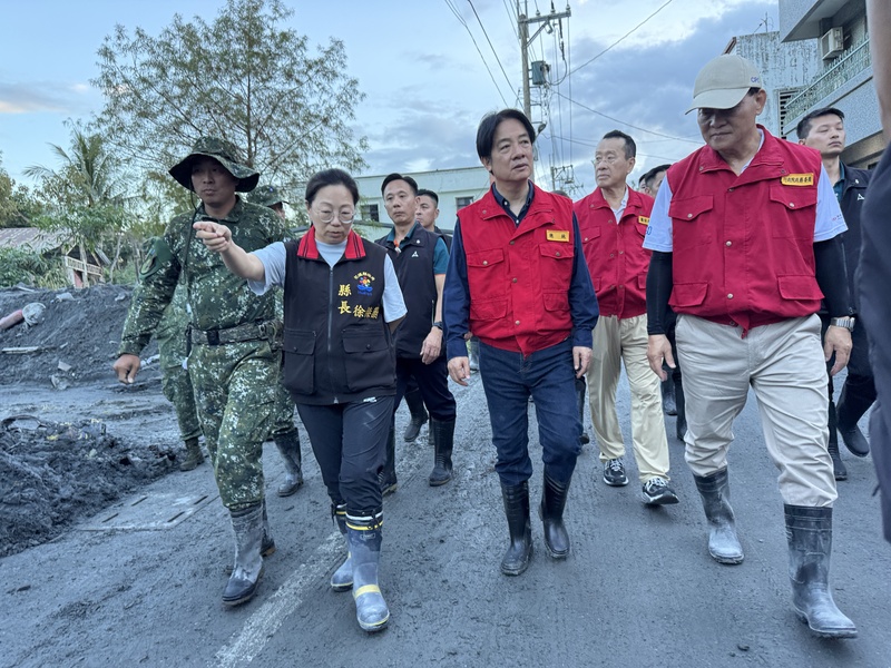 Lai Ching-te inspecciona la zona del desastre en Hualien (Foto: CNA)