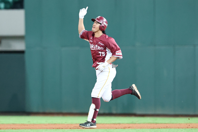 El beisbolista Lin Chih-ping (林智平) lleva a su equipo, los Monos Rakuten, a la serie final de la Liga Profesional de Béisbol de Taiwán tras marcar un triple en el partido decisivo de los playoff ante los Leones Uni-President. Los Monos se batirán ante los CTBC Brothers en un duelo al mejor de siete partidos por el título nacional. (Foto: Monos Rakuten)