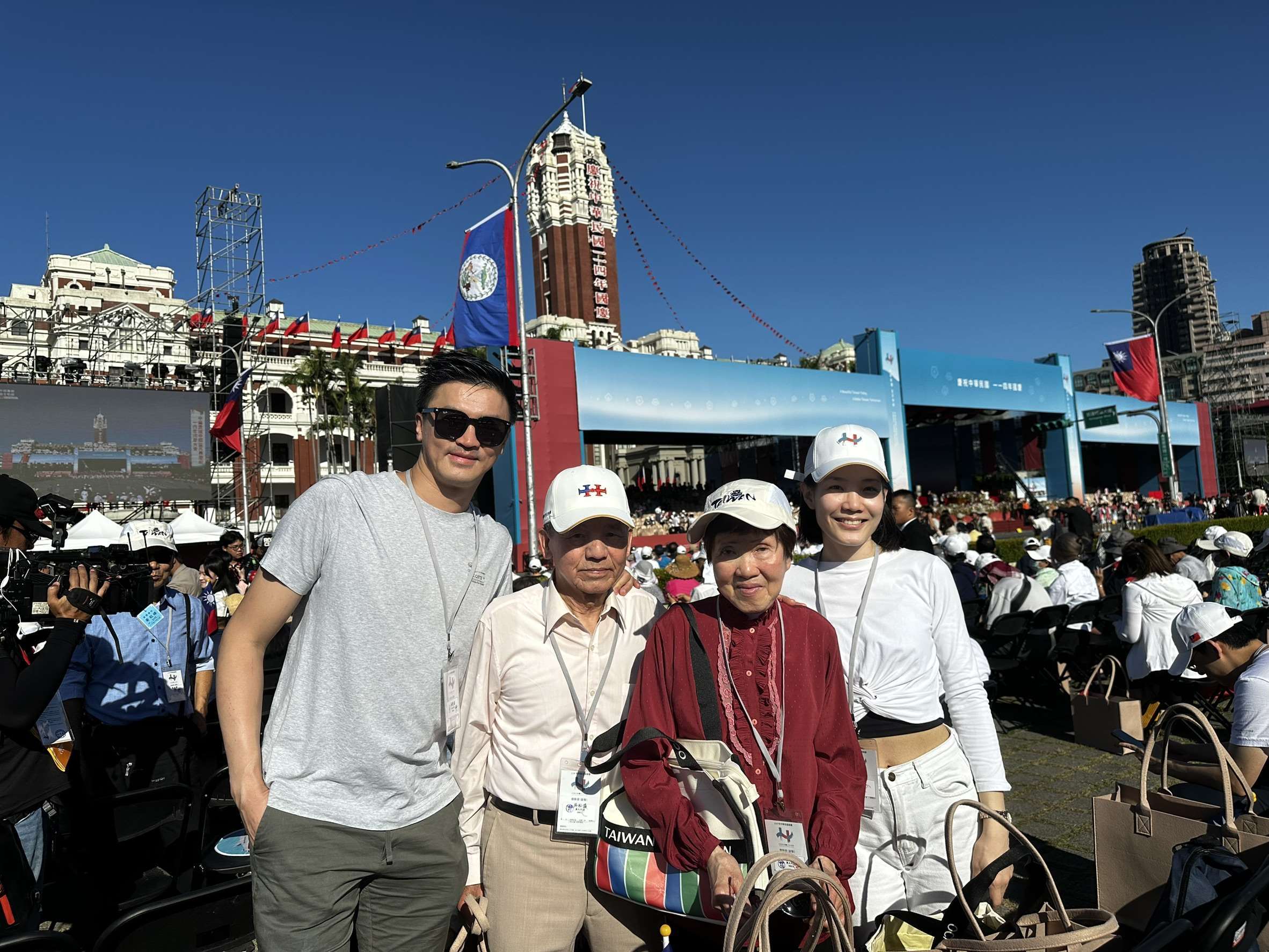 Llegaron residentes de ultramar de diversos países para festejar el Doble Diez. (Foto: Rti)