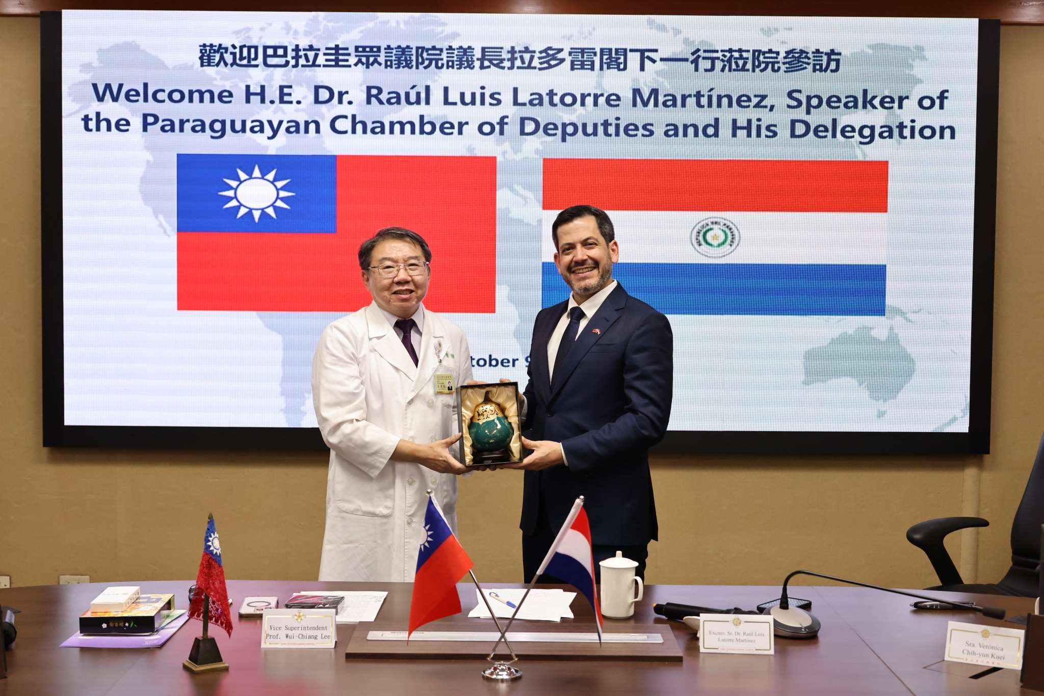 El presidente del Congreso paraguayo, Raúl Latorre, visitó el Hospital General de Veteranos de Taipéi (Foto: Hospital de Veteranos de Taipéi)