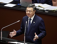 El primer ministro Cho Jung-tai en el Yuan Legislativo (Foto: CNA)