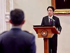 El presidente Lai Ching-te se dirige a los generales recién ascendidos (Foto: CNA)