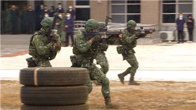 Batallón de comando anfibio entrenando en Penghu (Foto: captura de vídeo)