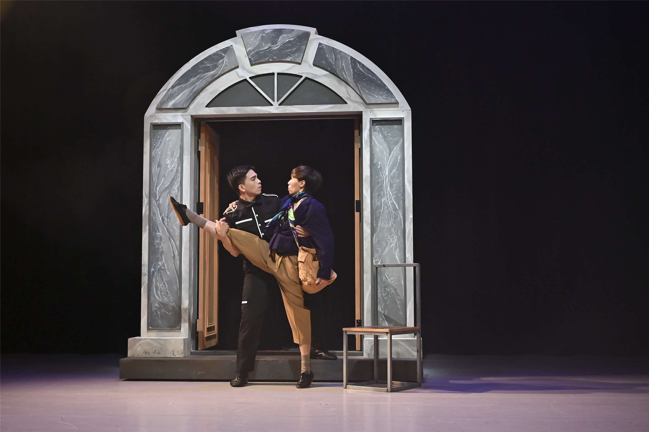 El elenco de danza contemporánea Espantapájaros (稻草人現代舞蹈團) trajo de vuelta su obra titulada «Es posible, pero no ahora», inspirada en el cuento «Ante la Ley», de Franz Kafka. (Foto: Elenco de danza contemporánea Espantapájaros).