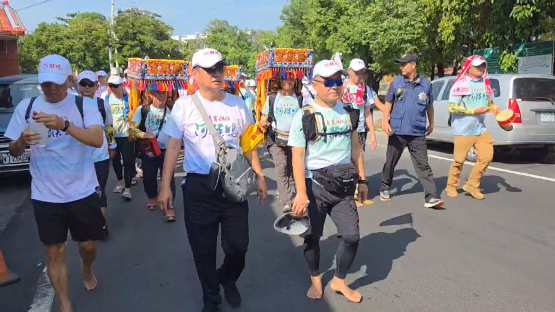 Peregrinos llevan a Mazu al monte Beidawu (Foto: captura de vídeo)