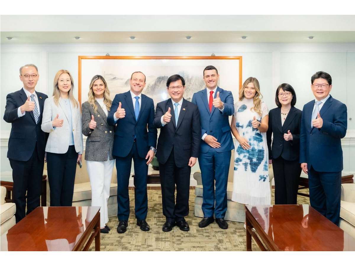 Delegación del legislativo colombiano recibida por Lin Chia-lung (Foto: Exteriores)