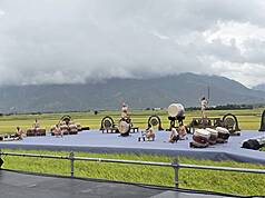  Sangpuy se presentó junto a la agrupación de percusión tradicional Teatro U en el Festival de la Cosecha de Otoño de Chishang. (Foto: CNA)