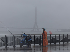 Fung-wong deja fuertes lluvias en toda la isla mientras sigue aproximándose describiendo una pirueta (Foto: CNA)