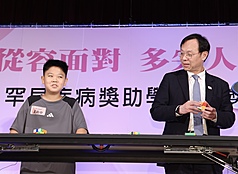 El ministro de Salud y Bienestar Social, Shih Chung-liang en Ceremonia de Premiación de Becas para Enfermedades Raras 2025. (Foto: CNA)