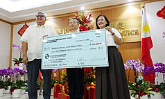 Ceremonia de donación de 500 000 dólares de Taiwán y Filipinas por los tifones sufridos (Foto: CNA)