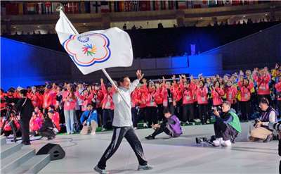 Los juegos multideportivos para atletas con discapacidad auditiva concluyeron el miércoles 26 en Tokio. La delegación taiwanesa obtuvo una medalla de oro, seis de plata y seis de bronce. En la imagen, el entrenador An Ching-lung (安慶隆). (Foto: Ministerio del Deporte)