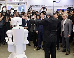 Lai Ching-te en Feria de Tecnología Médica de Taiwán 2025 (Foto: CNA)