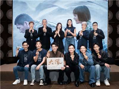 El elenco estelar y la dirección técnica de la película nacional «A Foggy Tale» (《大濛》), la  gran ganadora de la 62.ª gala de los premios Caballo Dorado. (Foto: Activator)