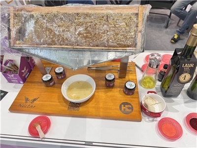 Un delicioso panal argentino en la "Exposición Internacional de Alimentos de Taipéi 2025". (Foto: Rti)