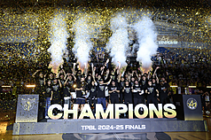 El equipo de los Reyes de Nueva Taipéi se coronaron campeones de la primera temporada de la Liga de Baloncesto Profesional de Taiwán. (Foto: CNA)