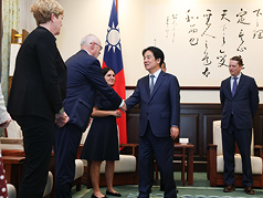 Lai Ching-te recibe a miembros de la Brookings Institution (Foto: CNA)