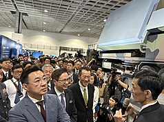 Políticos taiwaneses visitan la TADTE (Foto: CNA)