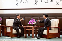 Lai Ching-te recibe al profesor Toshiro Hori de la Universidad Ritsumeikan (Foto: CNA)