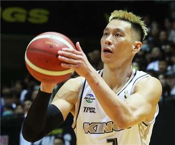 El basquetbolista taiwanés estadounidense Jeremy Lin (林書豪), jugador de los Reyes de Nueva Taipéi y protagonista en 2012 del furor deportivo «Linsanity», se retira del baloncesto competitivo tras 15 años de carrera. (Foto: CNA)