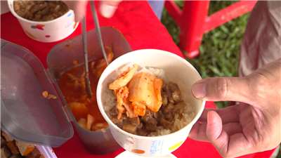 Arroz con cerdo estofado y kimchi, una de las recetas del concurso que acoge el condado de Yunlin (Foto: captura de vídeo)