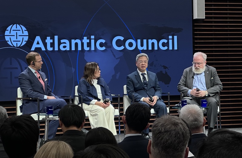 Kung Ming-hsin, ministro de Economía, en una charla del Atlantic Council de Washington (Foto: CNA)
