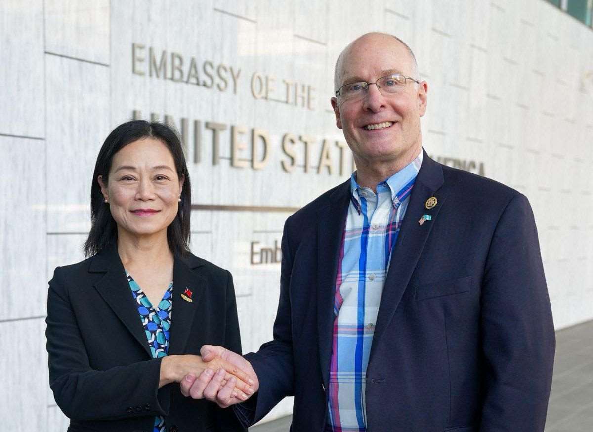 Vivia Chang, embajadora de la República de China en Guatemala con el congresistas John Moolenaar (Foto: FB/Embajada.EEUU.Guatemala)