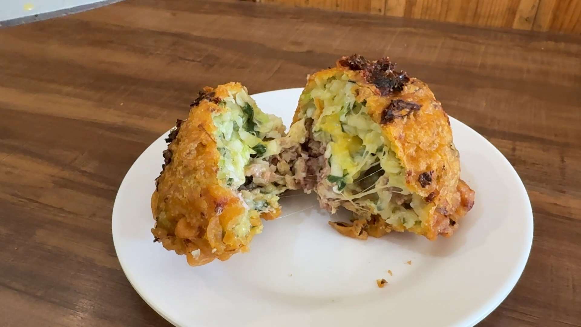 El tradicional buñuelo de ostra en su versión para carnívoros: el rou-tie「肉煠」. (Foto : CTS)