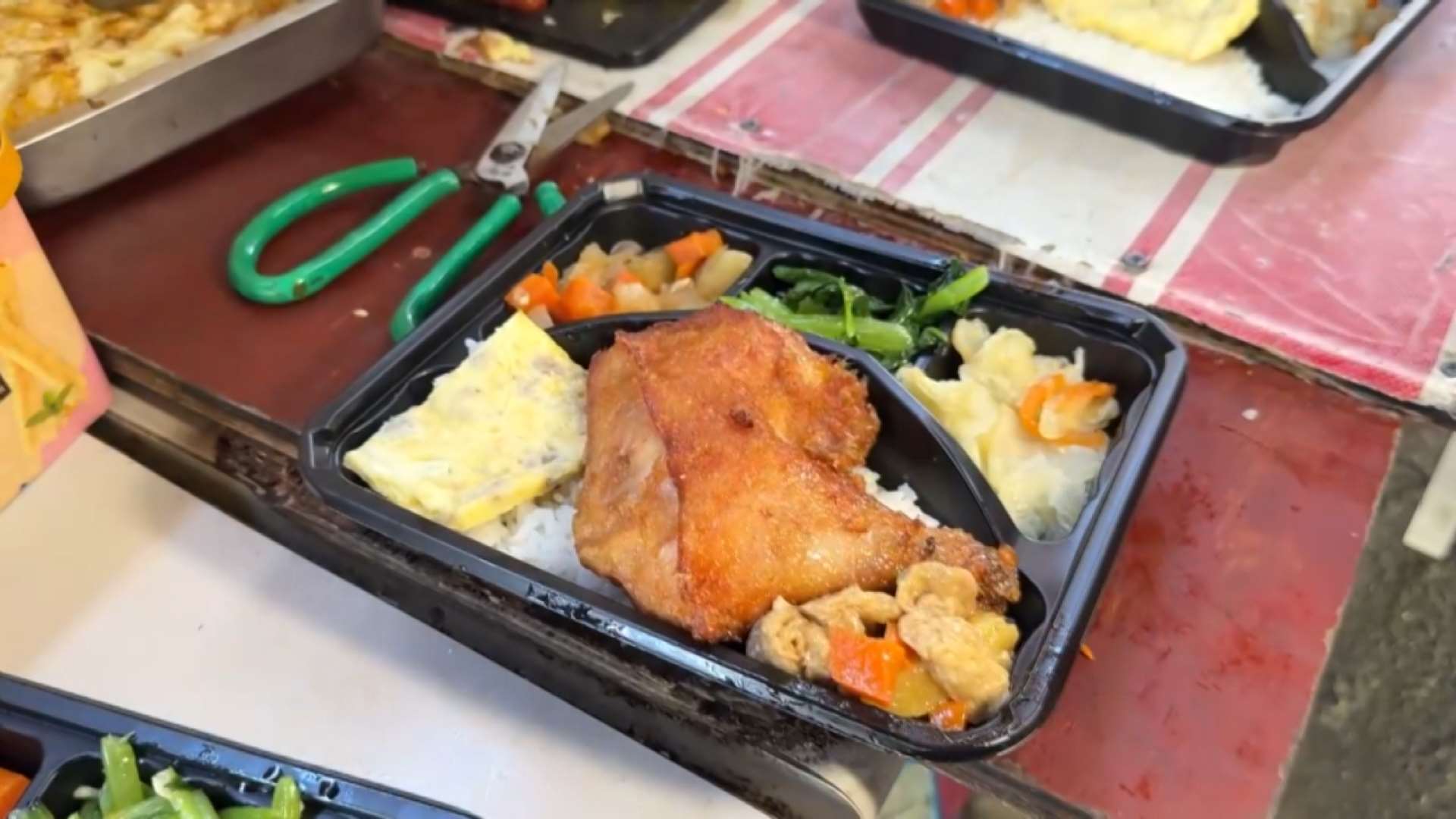 Sets de comida baratos en Kaohsiung para "salvar el fin de mes" (Foto: captura de vídeo)