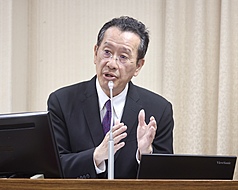Wellington Koo, ministro de Defensa, defiende los presupuestos extraordinarios de Defensa en el Yuan Legislativo (Foto: CNA)