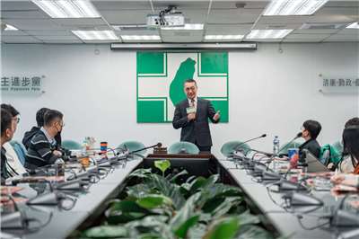 Hsu Kuo-yung, secretario general del PDP, se dirige a las juventudes del partido de cara a las elecciones regionales de este año (Foto: Partido Democrático Progresista)