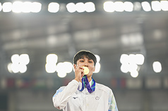 Con una  marca de 2,25 metros, el taiwanés Fu Chao-hsuan (傅兆玄) ganó la medalla de oro en la prueba de salto de altura masculino de los Juegos Asiáticos Aichi-Nagoya. (Foto: CNA)
