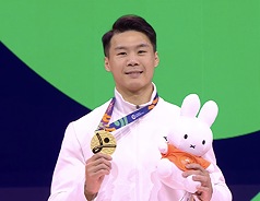 El gimnasta taiwanés Tang Chia-hung (唐嘉鴻) conquistó la medalla de oro en la final de la barra fija del Campeonato Mundial de Gimnasia Artística. (Foto: CNA)