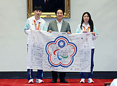 Lai Ching-te recibe a la delegación taiwanesa en los Juegos Paralímpicos Asiáticos (Foto: CNA)