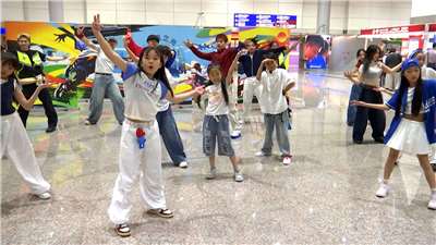 flashmob de breakdance en el Aeropuerto Internacional de Taoyuan (Foto: captura de vídeo)