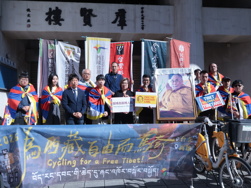 Presentación de  la campaña «Pedaleando por la libertad del Tíbet» (Foto: CNA)