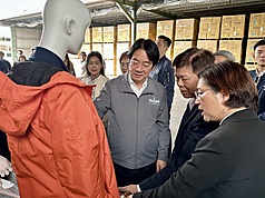 Lai Ching-te visita a representantes de la industria textil (Foto: CNA)