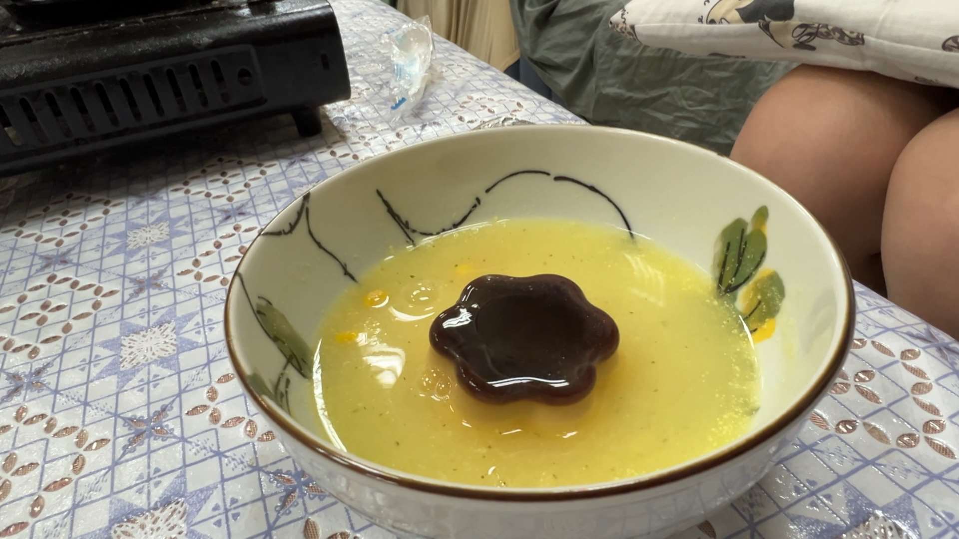 Sopa de maíz con pudín (Foto: captura de vídeo)