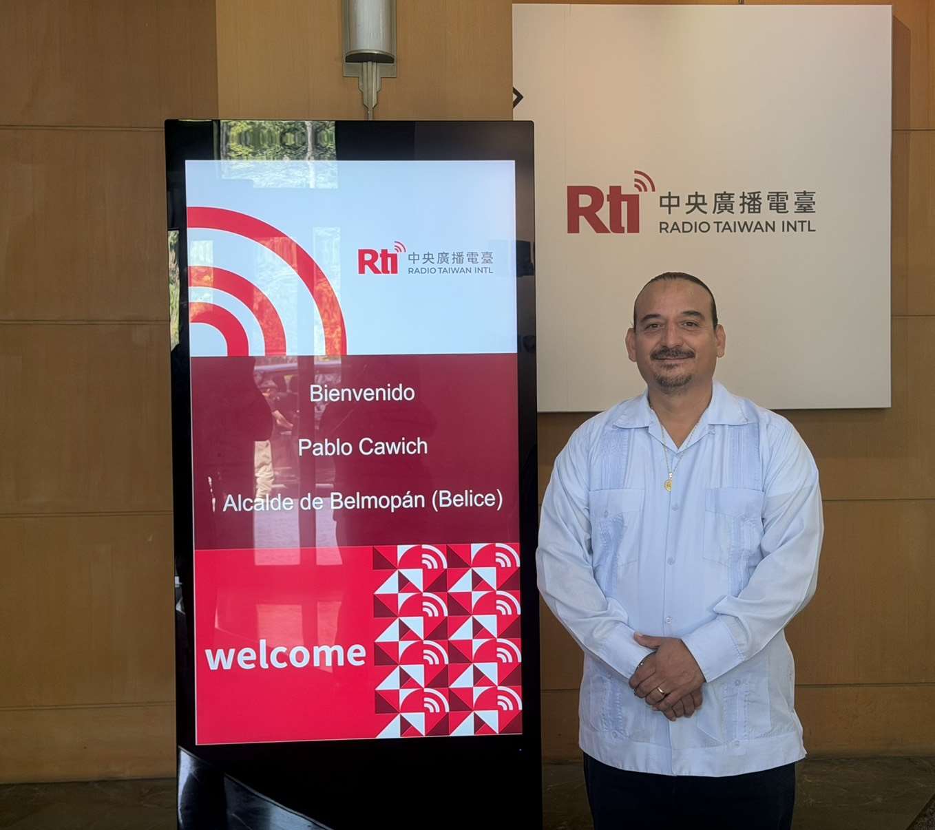 Pablo Cawich, alcalde de Belmopán visita Rti. (Foto: Rti)