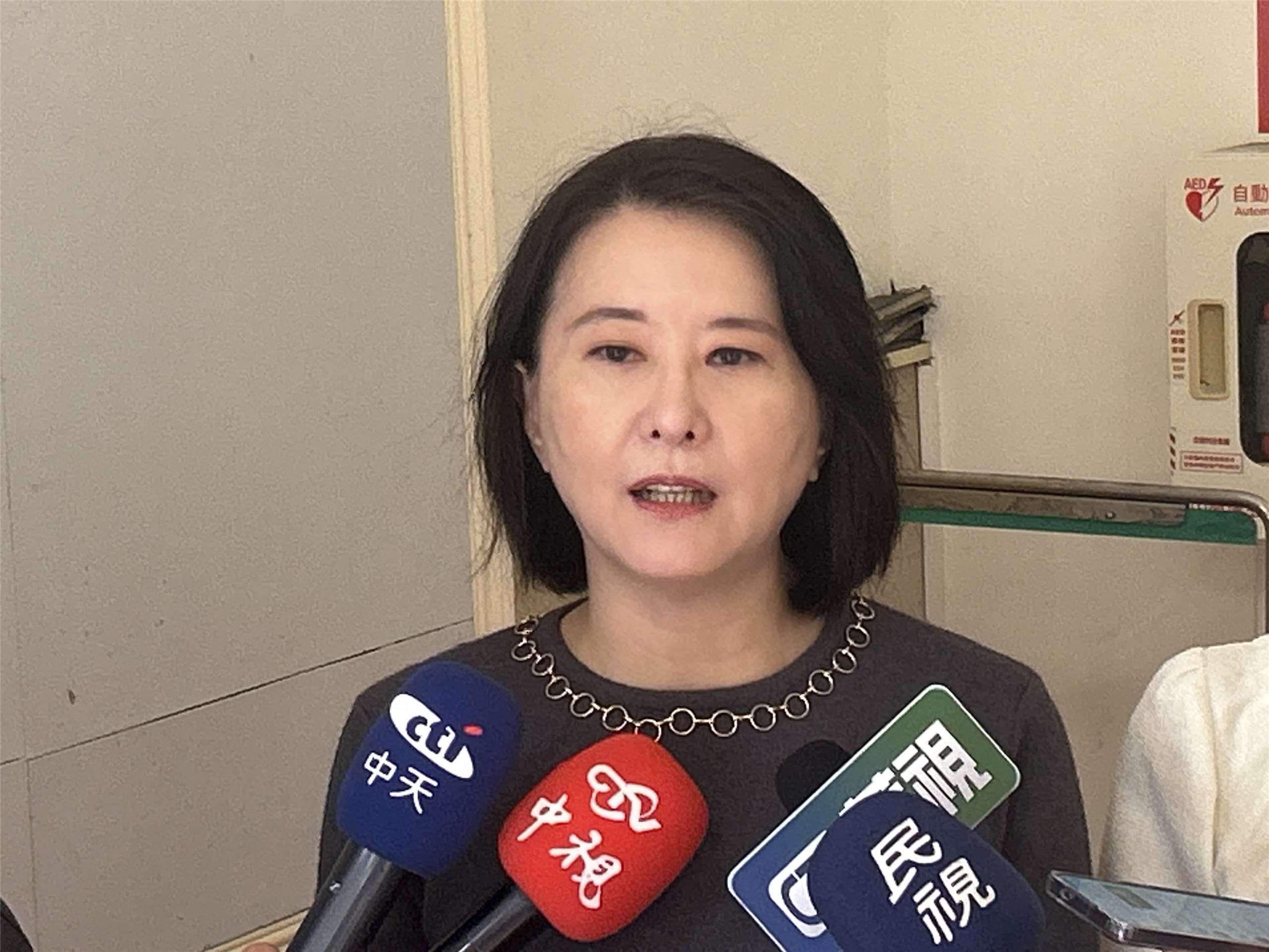 Wang Hung-wei, legisladora del KMT, defiende el viaje de Cheng Li-wun al continente así como las medidas beneficiosas de Pekín (Foto: Rti)