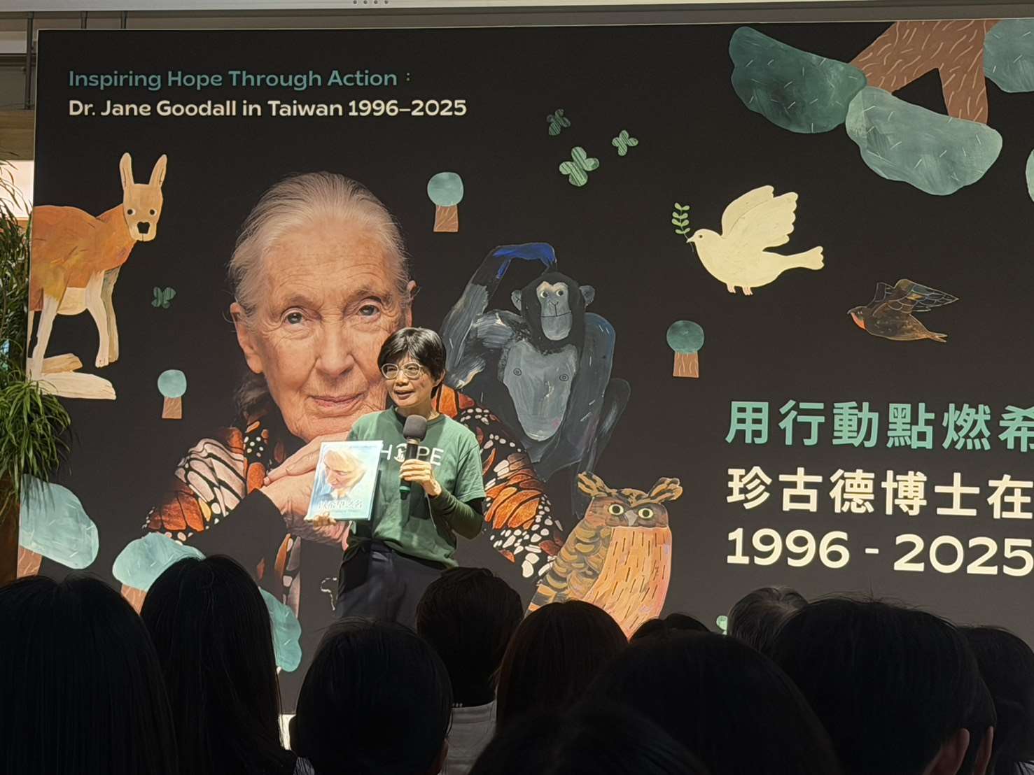 Sheryl Lai distingue la labor de Jane Goodall en Taiwán. (Foto : Rti)