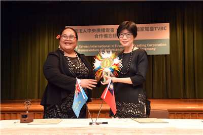 Lily Tangisia Faavae, embajadora de Tuvalu, y Cheryl Lai, presidenta de Rti (Foto: Rti)