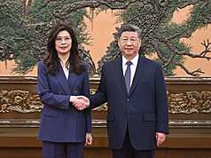 Cheng Li-wun es recibida por Xi Jinping en el Gran Palacio del Pueblo de Pekín (Foto: CNA)