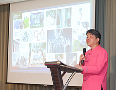 Narong Boonsatheanwong, director de la Cámara de Comercio de Tailandia en Taiwán, presenta al Semana Cultural de Tailandia (Foto: CNA)
