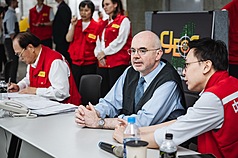 Raymond Greene, director del AIT de Taipéi, supervisa los ejercicios militares Han Kuang (Foto: CNA)